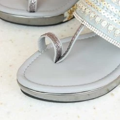 Inc.5 EMBROIDED VEDGE HEELS TOE POST SALE