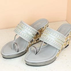 Inc.5 EMBROIDED VEDGE HEELS TOE POST SALE