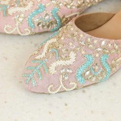 Inc.5 EMBROIDED MULES