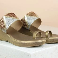 Inc.5 EMBROIDED PLATFORM TOE POST