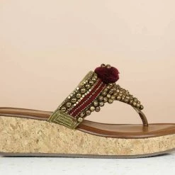 Inc.5 EMBROIDED PLATFORM THONG