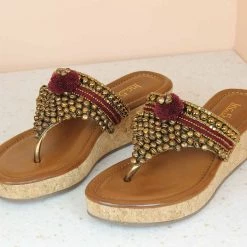 Inc.5 EMBROIDED PLATFORM THONG