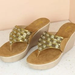 Inc.5 EMBROIDED PLATFORM THONG 8 Inc.5 EMBROIDED PLATFORM THONG