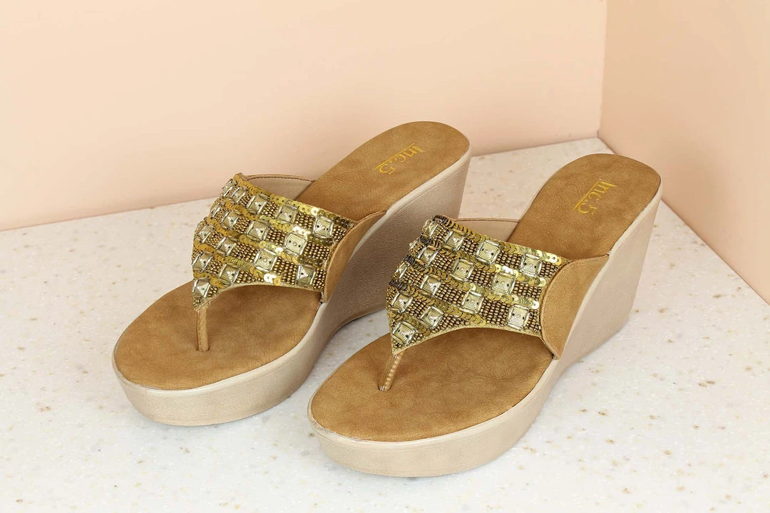 Inc.5 EMBROIDED PLATFORM THONG 5 Inc.5 EMBROIDED PLATFORM THONG