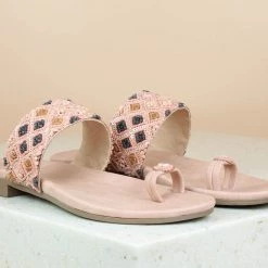 Inc.5 EMBROIDED FLAT TOE POST