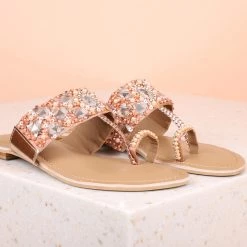 Inc.5 FLAT EMBROIDED TOE POST