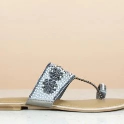 Inc.5 FLAT EMBROIDED TOE POST WOMEN