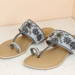 Inc.5 FLAT EMBROIDED TOE POST WOMEN