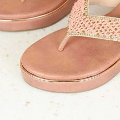 Inc.5 EMBROIDED PLATFORM THONG