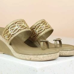 Inc.5 Embroidery EMBROIDED VEDGE HEELS TOE POST