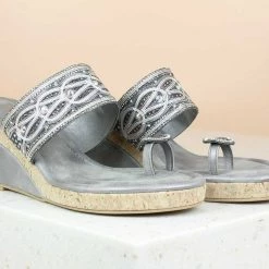 Inc.5 EMBROIDED VEDGE HEELS TOE POST