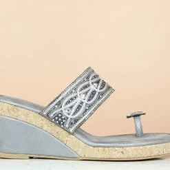 Inc.5 EMBROIDED VEDGE HEELS TOE POST