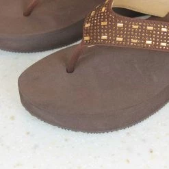 Inc.5 RUBBER PLATFORM DIAMOND THONG