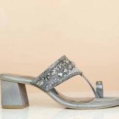 Inc.5 EMBROIDED TOE POST SALE