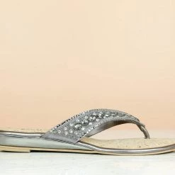 Inc.5 SALE EMBROIDED FLAT THONG