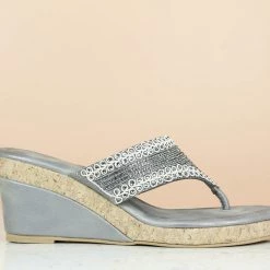 Inc.5 EMBROIDED PLATFORM THONG