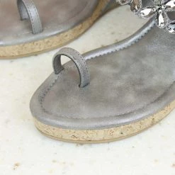 Inc.5 EMBROIDED PLATFORM