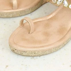 Inc.5 EMBROIDED PLATFORM