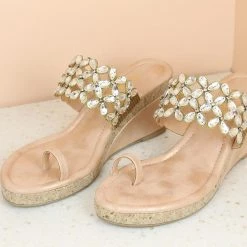 Inc.5 EMBROIDED PLATFORM