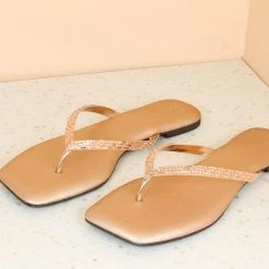 Inc.5 FLAT DIAMOND THONG