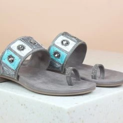 Inc.5 EMBROIDED FLAT TOE POST SALE