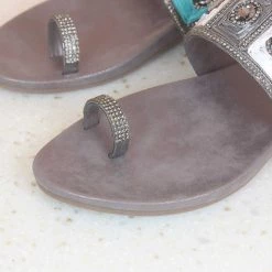 Inc.5 EMBROIDED FLAT TOE POST SALE