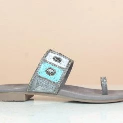 Inc.5 EMBROIDED FLAT TOE POST SALE