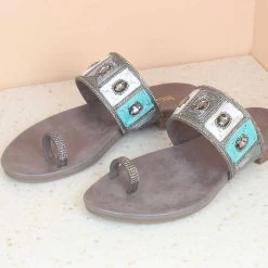 Inc.5 EMBROIDED FLAT TOE POST SALE