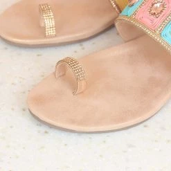 Inc.5 EMBROIDED FLAT TOE POST