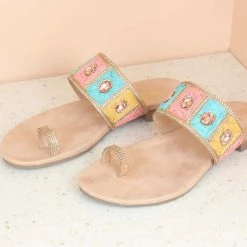 Inc.5 EMBROIDED FLAT TOE POST