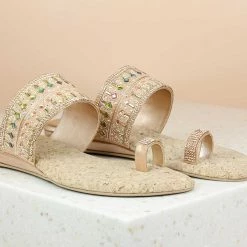 Inc.5 WOMEN EMBROIDED FLAT TOE POST