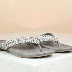 Inc.5 WOMEN EMBROIDED FLAT THONG