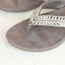 Inc.5 WOMEN EMBROIDED FLAT THONG