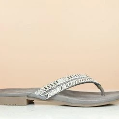 Inc.5 WOMEN EMBROIDED FLAT THONG