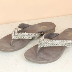 Inc.5 WOMEN EMBROIDED FLAT THONG