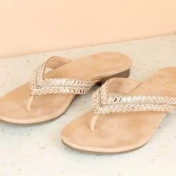 Inc.5 EMBROIDED FLAT THONG WOMEN