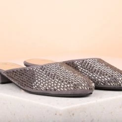 Inc.5 EMBROIDED MULES Embroidery