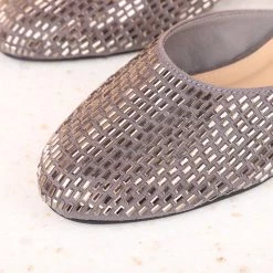 Inc.5 EMBROIDED MULES Embroidery