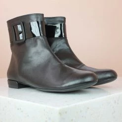 Inc.5 WOMEN SIDE BUCKLE FLAT BOOTS-BLACK