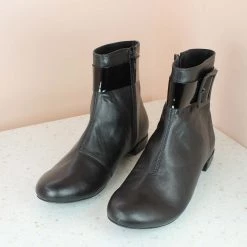 Inc.5 WOMEN SIDE BUCKLE FLAT BOOTS-BLACK