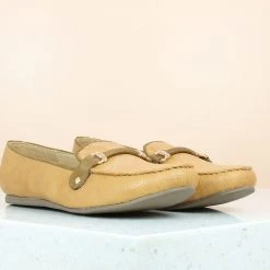 Inc.5 FLAT CLOSED FORMAL MOCCASINS-TAN SALE