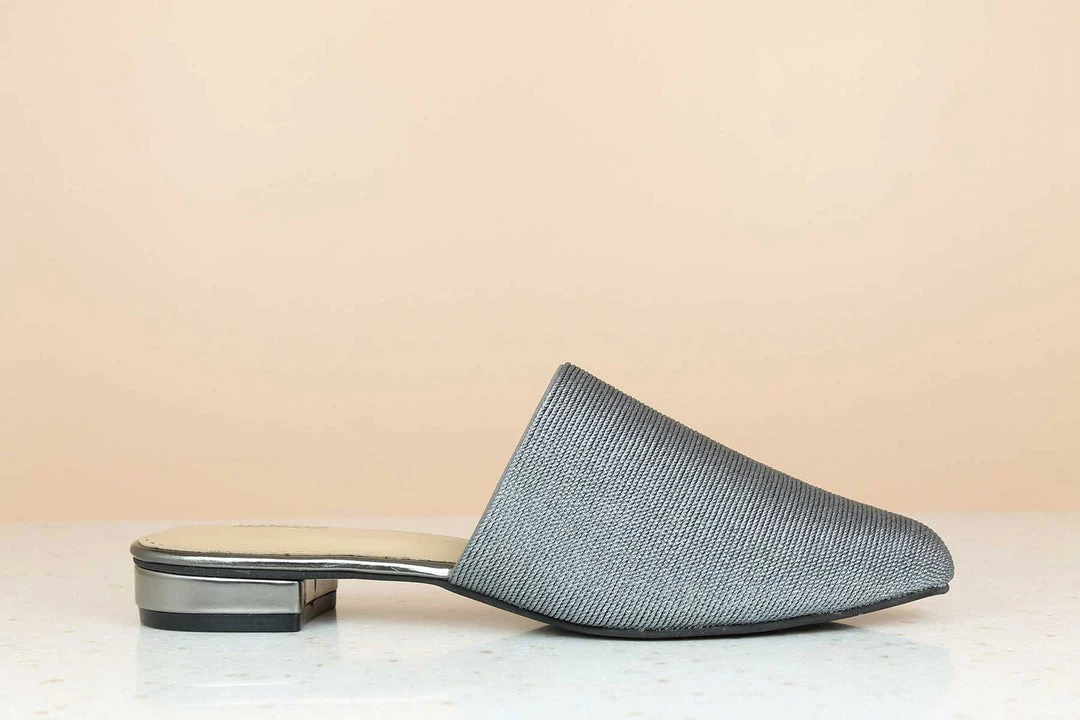 Inc.5 Inc5 FLAT LACED SLIP ON 4 Inc.5 Inc5 FLAT LACED SLIP ON