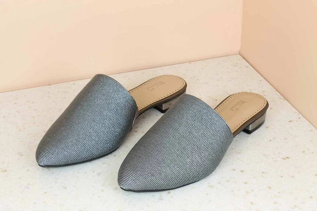 Inc.5 Inc5 FLAT LACED SLIP ON 5 Inc.5 Inc5 FLAT LACED SLIP ON