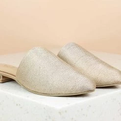 Inc.5 FLAT LACED SLIP ON