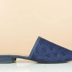 Inc.5 Bantoe FLAT PUMPS