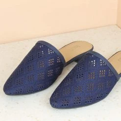 Inc.5 Bantoe FLAT PUMPS