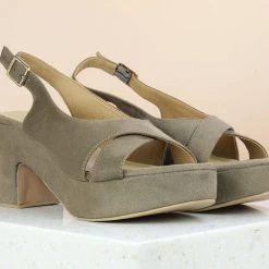 Inc.5 PLATFORM SUEDE SANDAL