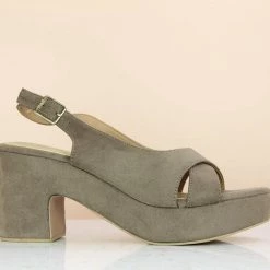 Inc.5 PLATFORM SUEDE SANDAL