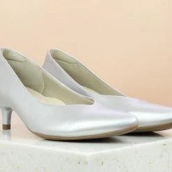 Inc.5 KITTEN HEEL PUMP SHOE