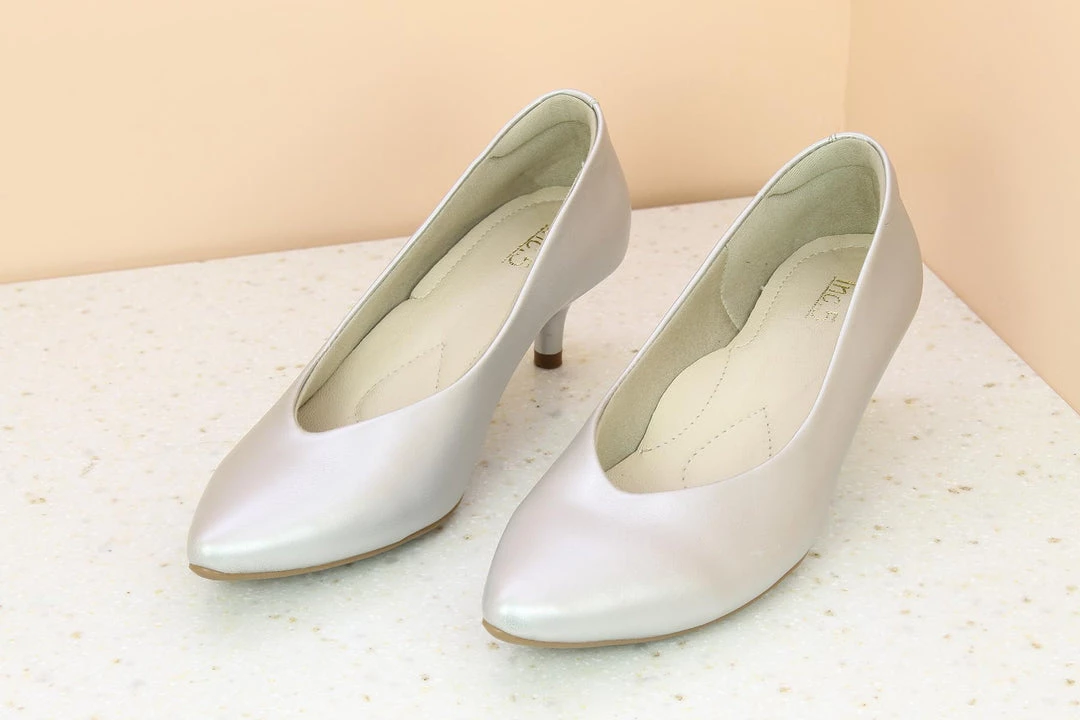 Inc.5 KITTEN HEEL PUMP SHOE 6 Inc.5 KITTEN HEEL PUMP SHOE